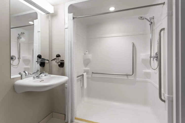 Microtel Inn & Suites by Wyndham Sault Ste. Marie photo 9