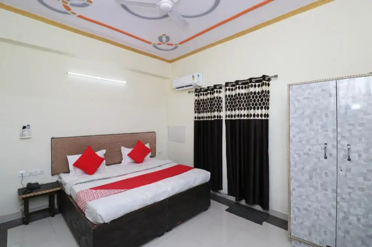 Taj Path by OYO Rooms