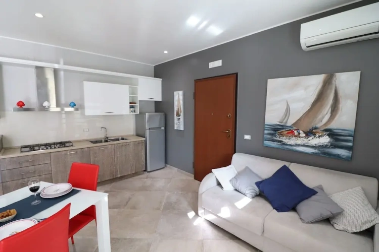 1 Bedroom Cottage with balcony and with city view