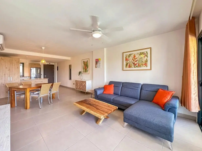 Modern Luxury Condo Close to the Beach