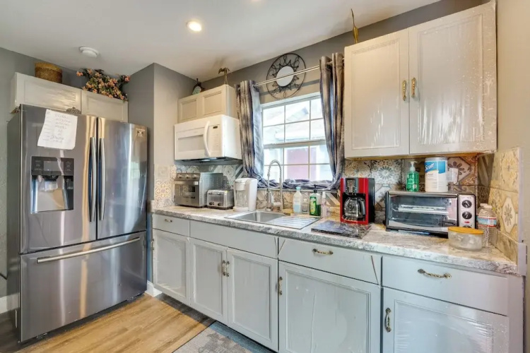 9 Mi to Disney World: Townhome w/ Pool Access!