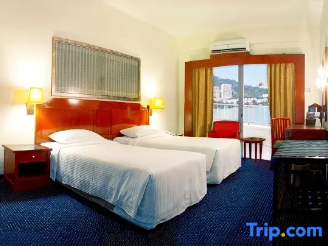 1 Bedroom Double Suite with partial view