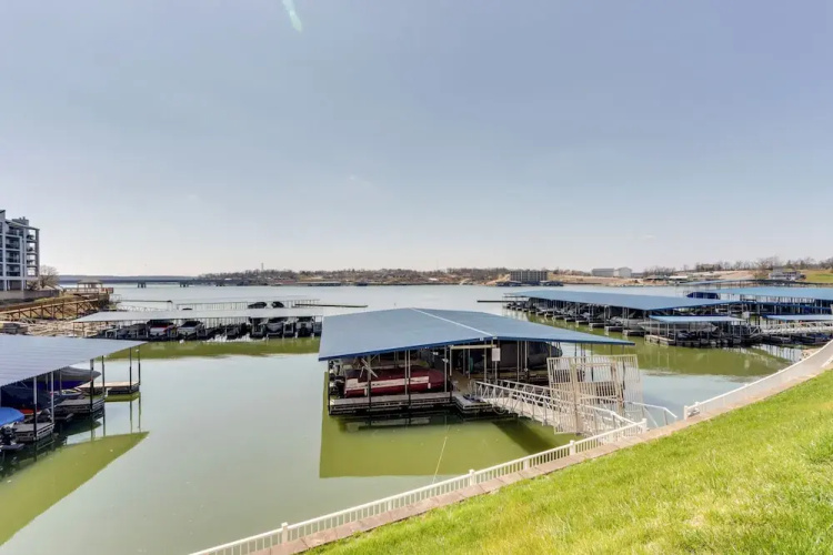 Lakefront Condo w/ Pool Access in Osage Beach!