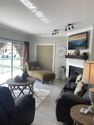 111 3bd 3 Bedroom Condo by RedAwning
