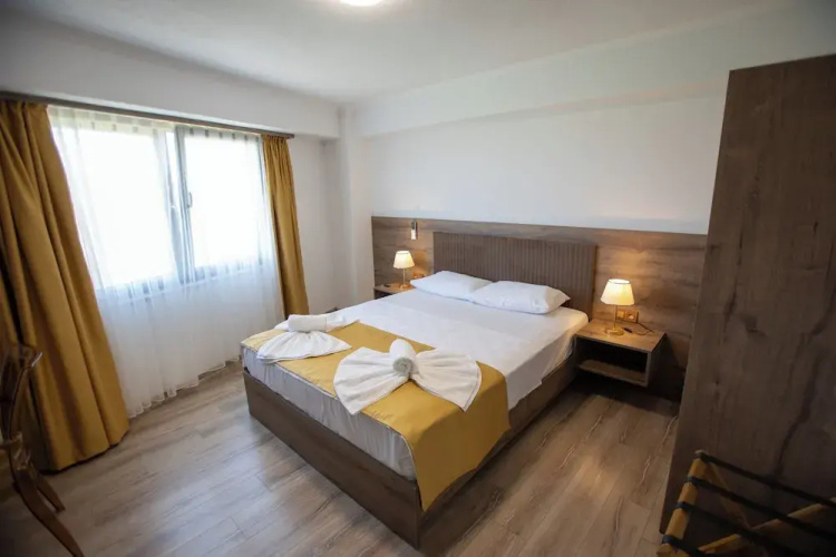 E87 Highway Otel