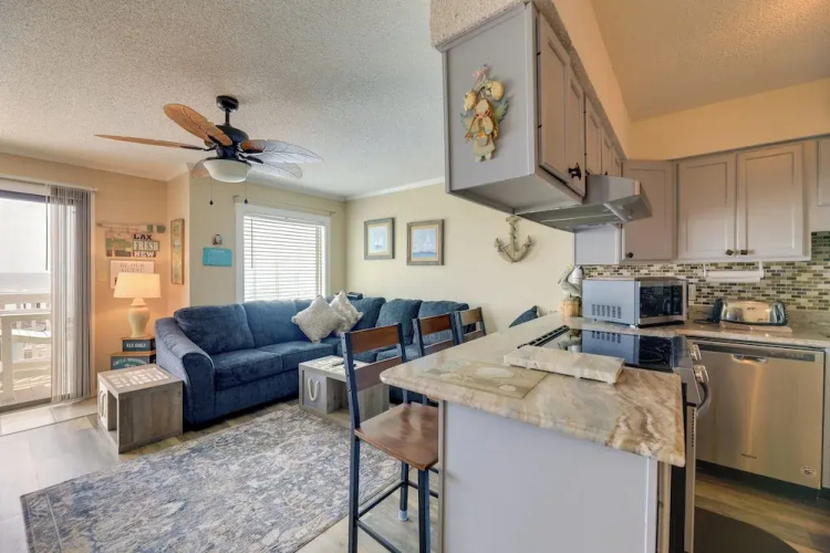 Coastal Condo w/ Indoor & Outdoor Pool Access