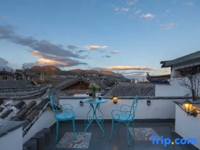 Lijiang see and not see inn