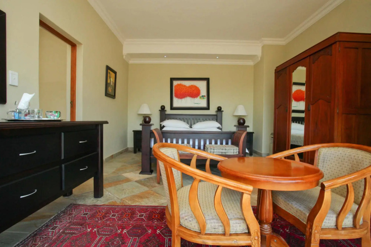 12 on Hillel Guest Manor