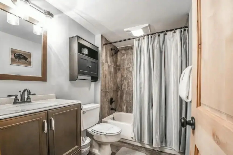 1014 Wild Irishman 2 Bedroom Condo by Redawning