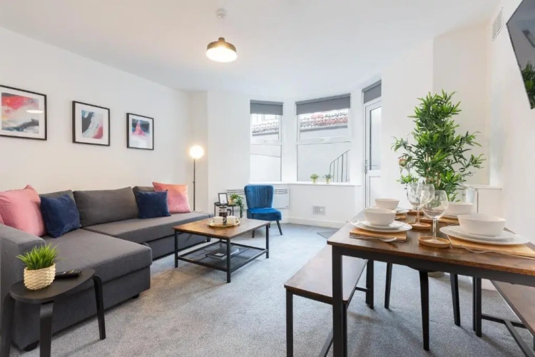2 Bedrooms Apartment