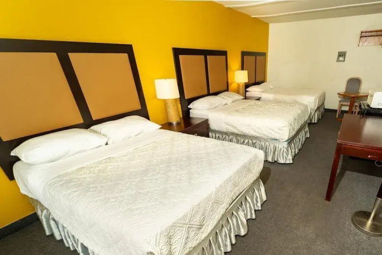 6032 Persepolis Inn
