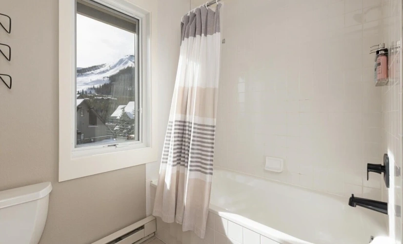3 Bedrooms Cottage