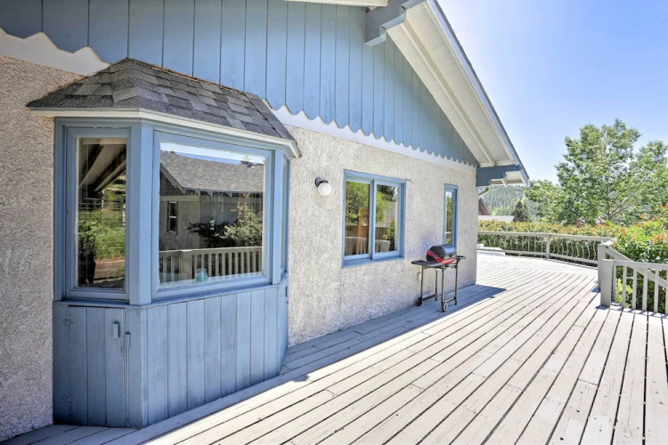 Walk to Downtown: Custer Retreat w/ Fire Pit!