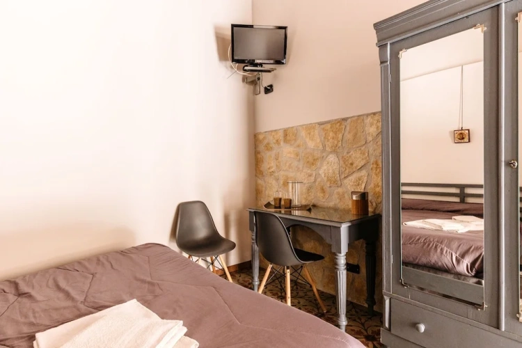 Standard Triple room