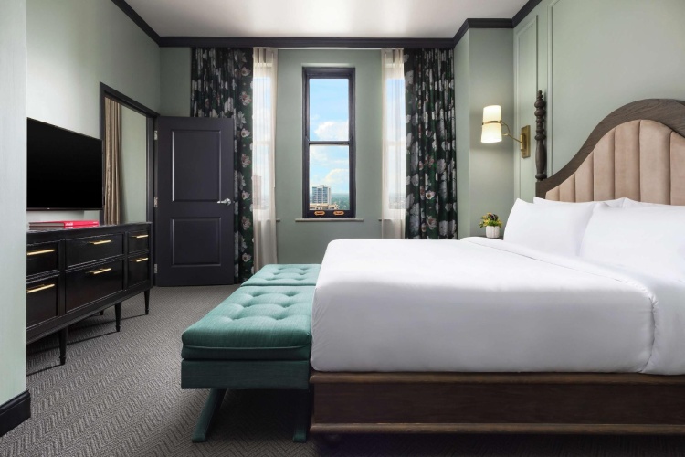 1 Bedroom Deluxe Double Suite with city view