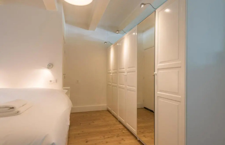 Canal View Amsterdam apartment