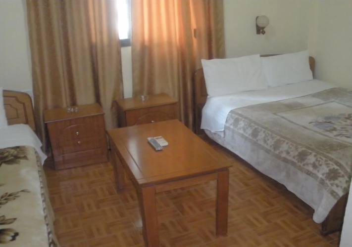 Qiqi Hotel