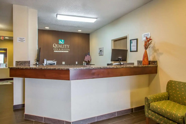 Quality Inn & Suites Bloomington