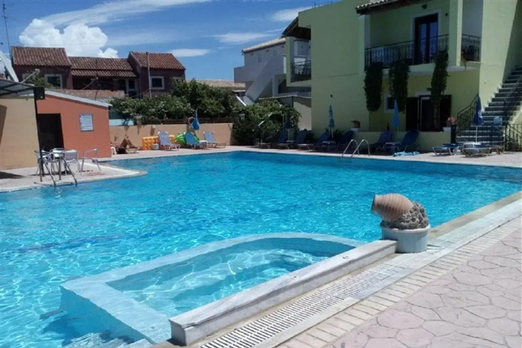 Amadeus Hawaii Studios And Apartments