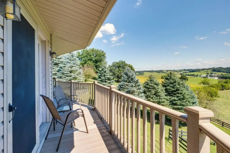 Panoramic Views: Hillside Millersburg Studio