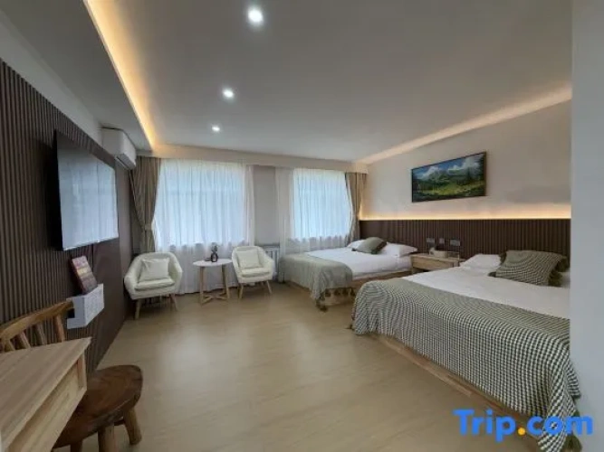 Standard Twin room with mountain view