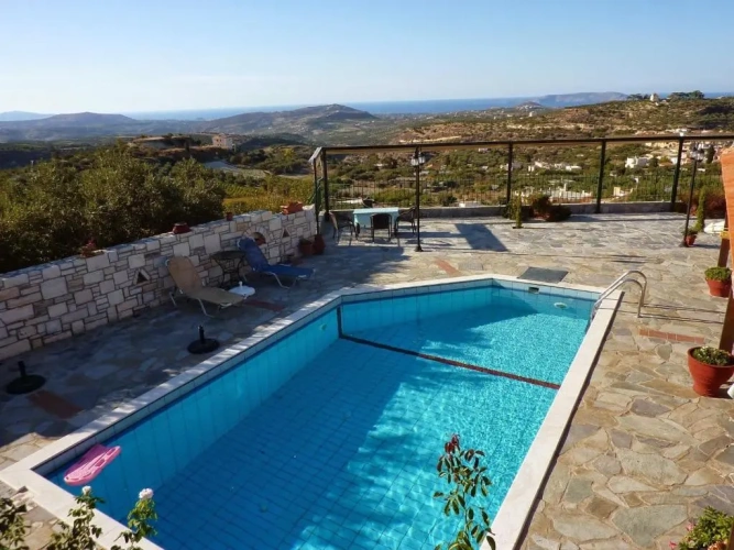 6 Bedrooms Villa