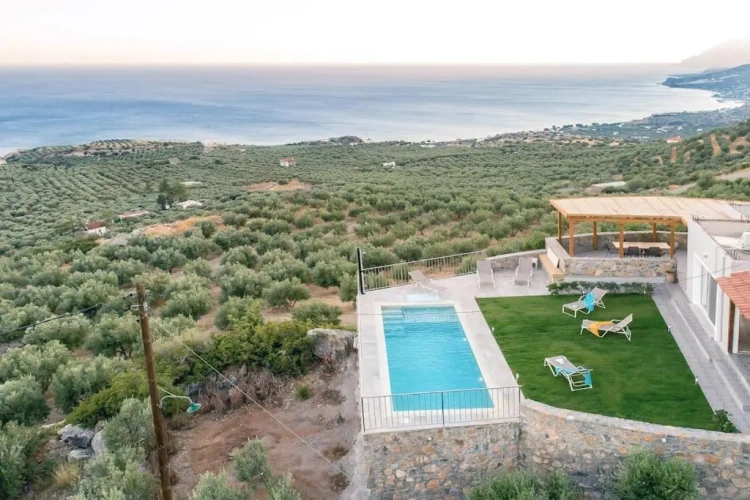3 Bedrooms Villa