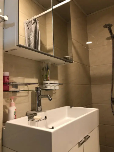 Henry's Apartment- Executive 717