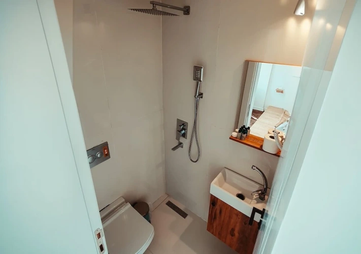Standard room with balcony and with partial sea view