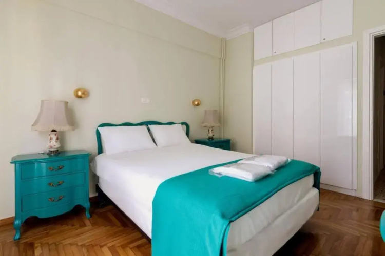 Iphigenia 2 bedroom retro downtown apartment
