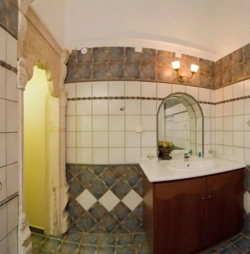 Suite with balcony and with city view