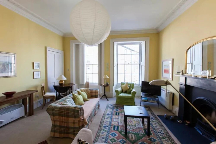 1 Bedroom New Town Flat