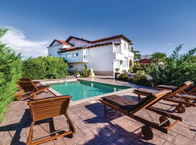 6 Bedrooms Cottage