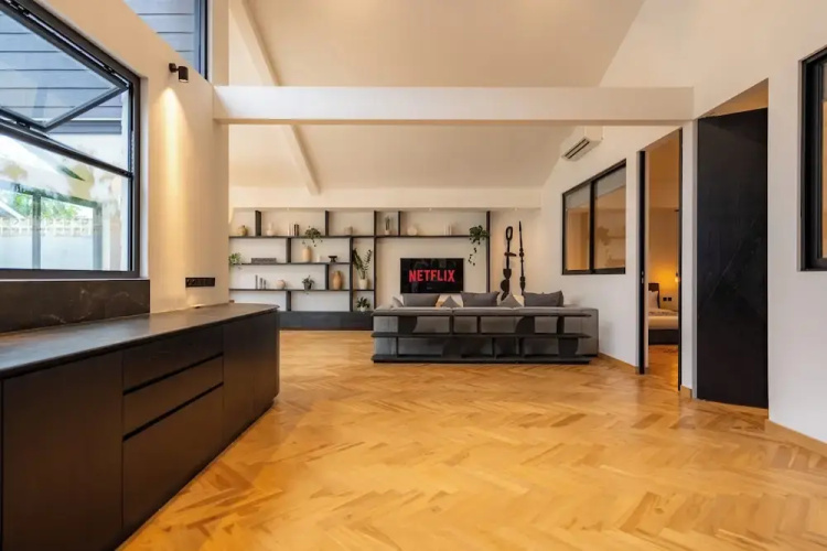 Black Villa by Betterplace