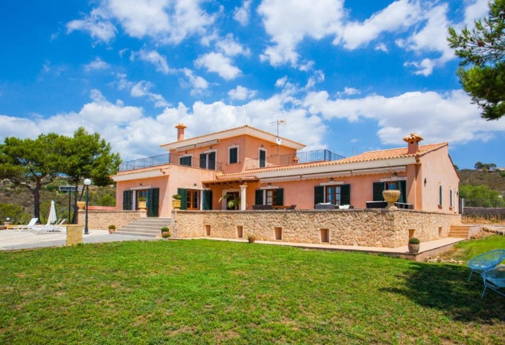 5 Bedrooms Cottage