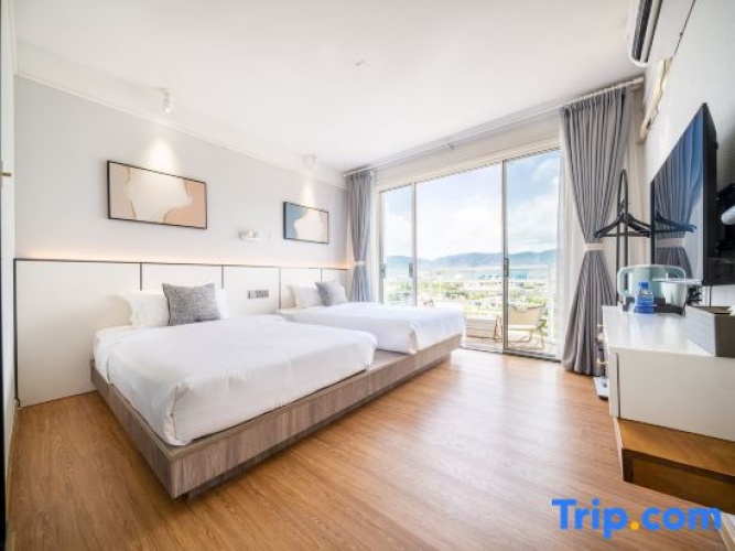 Standard Twin room with mountain view