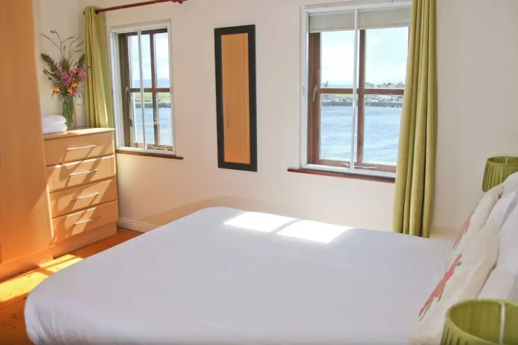 3 Bedrooms Deluxe Cottage with sea view