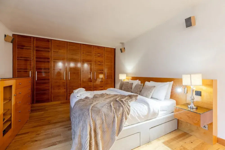 Mayfair Deluxe Apartment