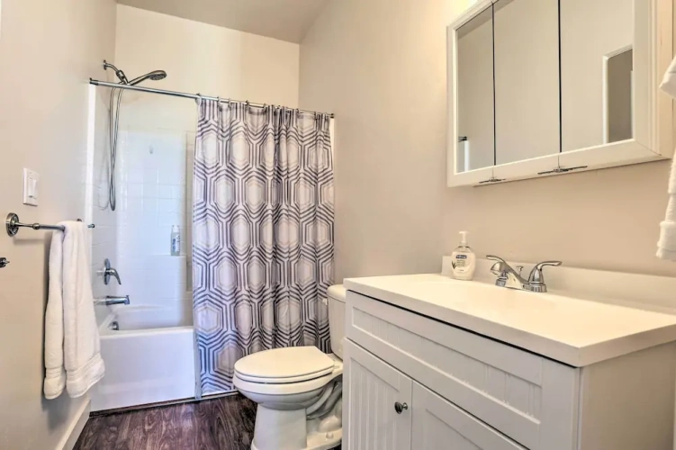 3 Bedrooms Apartment