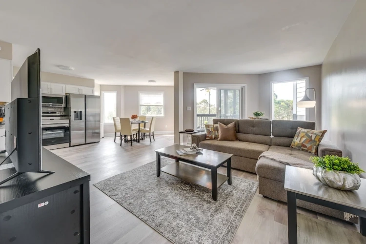 2 Bedrooms Apartment
