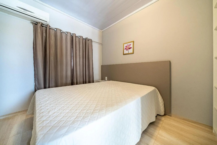 021 - Lindo Residencial com Piscina e Jacuzzi em Bombas