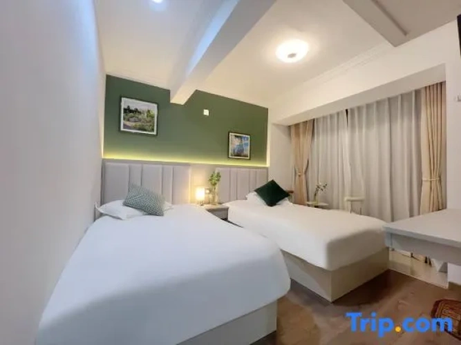 Standard room with courtyard view