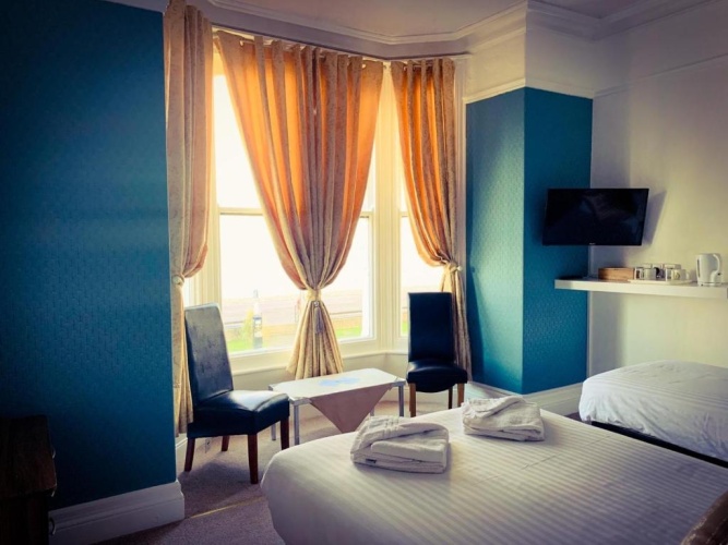 Standard Twin room with sea view