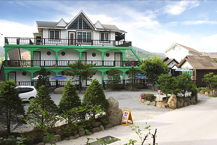 Taean The White House Pension
