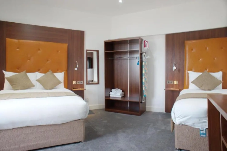Standard Triple room