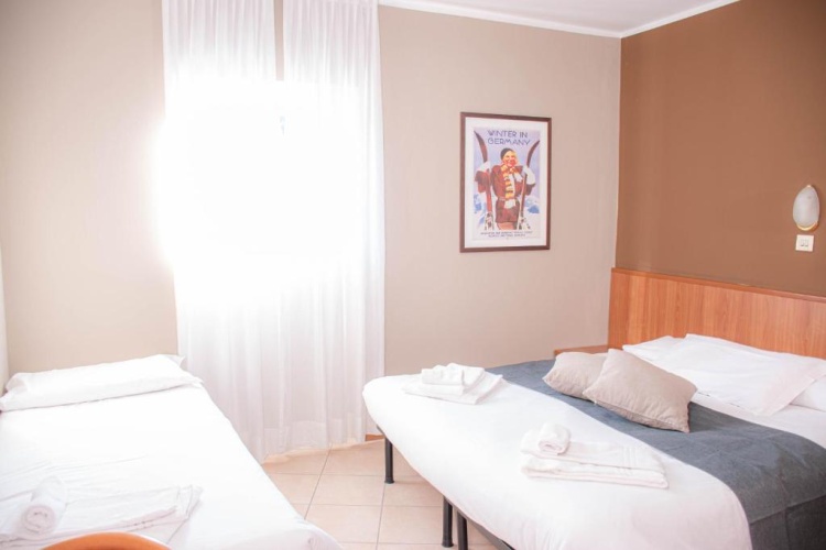 Standard Triple room