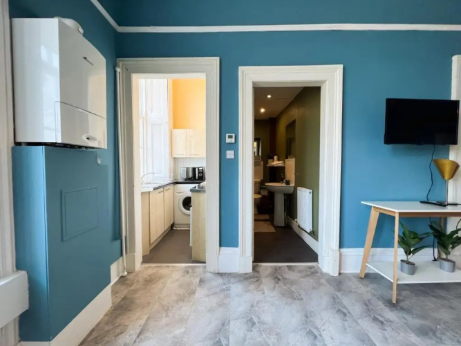 Glasgow West End Studio Apartment