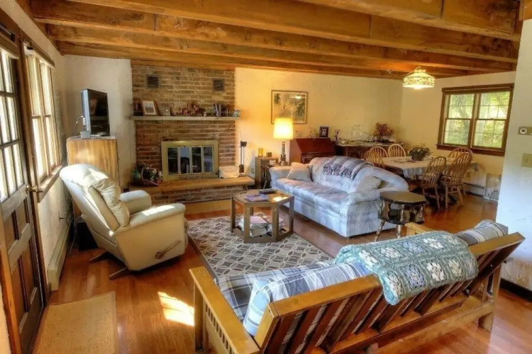 Mountain Watch 4 Bedroom Chalet by RedAwning
