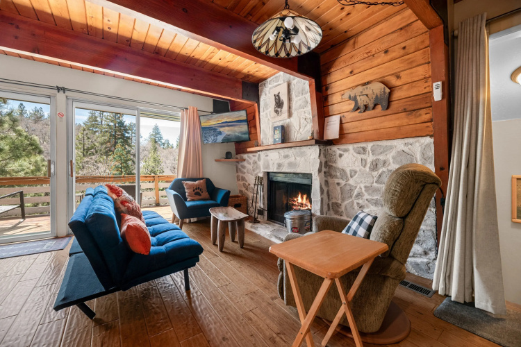 Bear Claw Inn