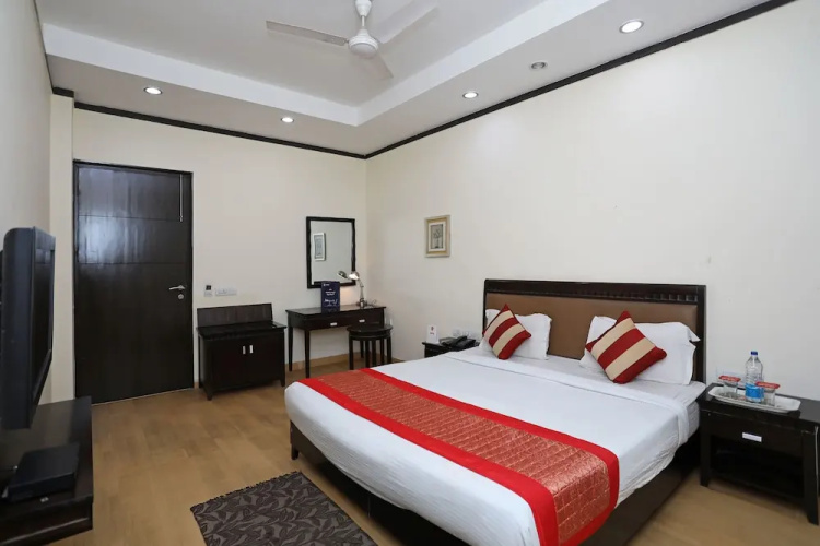 OYO 6558 SD Royal Inn